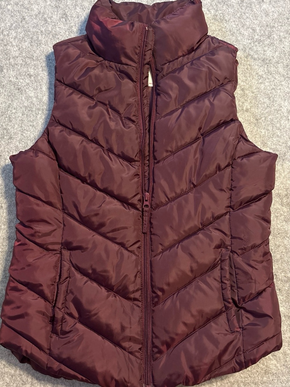 SO Quilted Puffer Vest in Burgundy